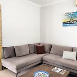 Elma Villa *