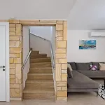 Elma Villa *