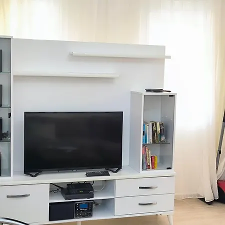 Elma Villa *
